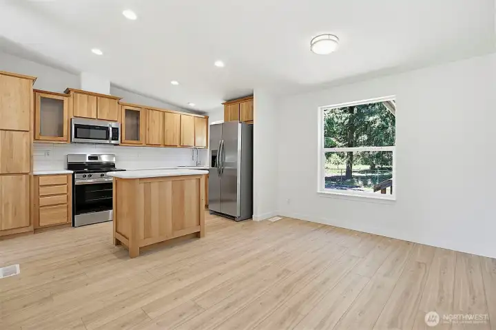Eating area. Eating area.