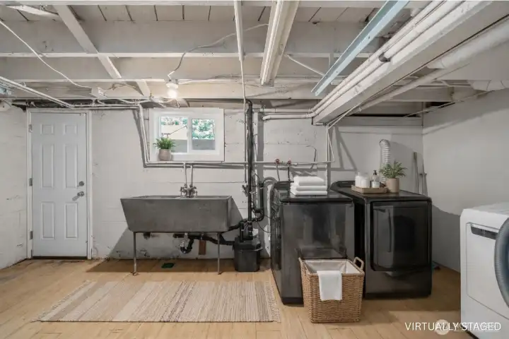 Massive basement , easily accessible with an additional door for easy accessibility. Massive basement , easily accessible with an additional door for easy accessibility.