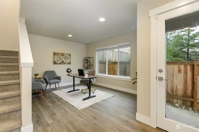 Downstairs versatile space with full bathroom