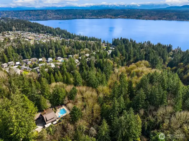Surrounded by 93 acres of Weowna park. Less than 10 minutes to the Microsoft campus and all Downtown Bellevue and Redmond amenities.