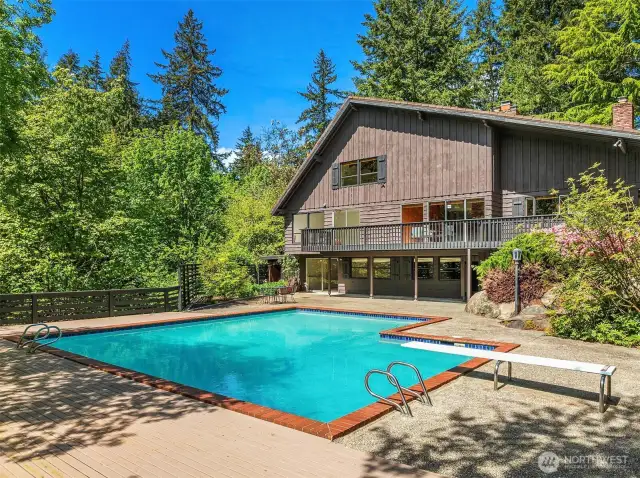 You can swim late into the evening without worrying about disturbing the neighbors, thanks to this rare peaceful and private setting.