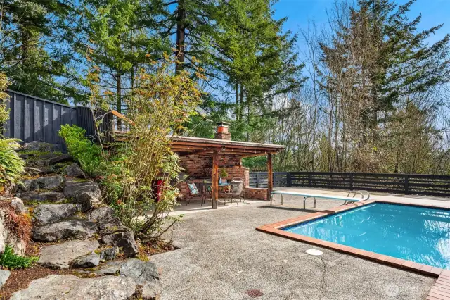 The cabana is the perfect place to unwind or whip up snacks, offering a covered area for BBQs and a cozy fireplace to enjoy in the evening.