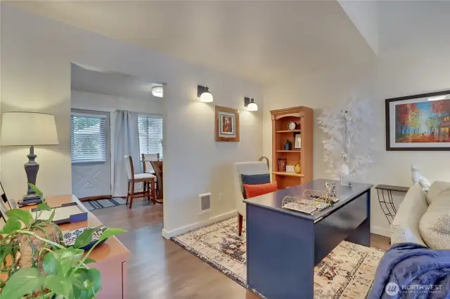6607 office area for home work space