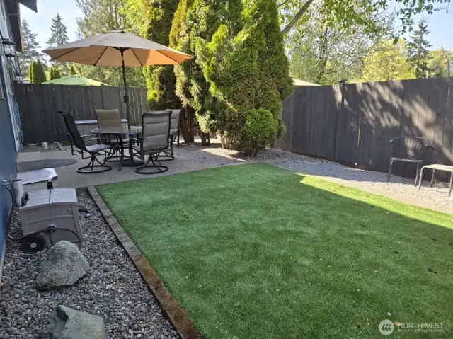 6607 current photo of backyard with BBQ and outdoor furnishings