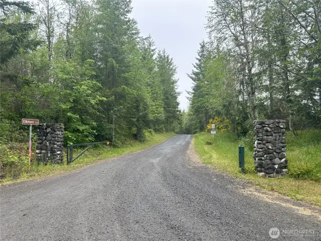 Elkhorn Lane is a privately maintain road with road maintenance agreement