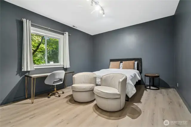 Bonus room or 2nd office downstairs!