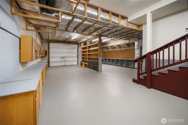 Park your RV, or park 3 additional vehicles. There is so much storage and workshop space in this home. It is the perfect homebase for Pacific Northwest Adventures to the Ocean, down the River, to the mountains, and beyond.