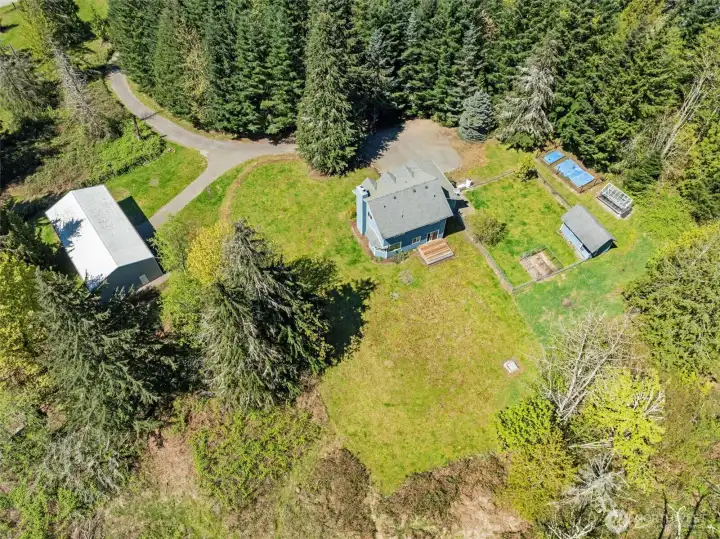 Expansive grounds are so inviting and a great place for your 4 legged friends!