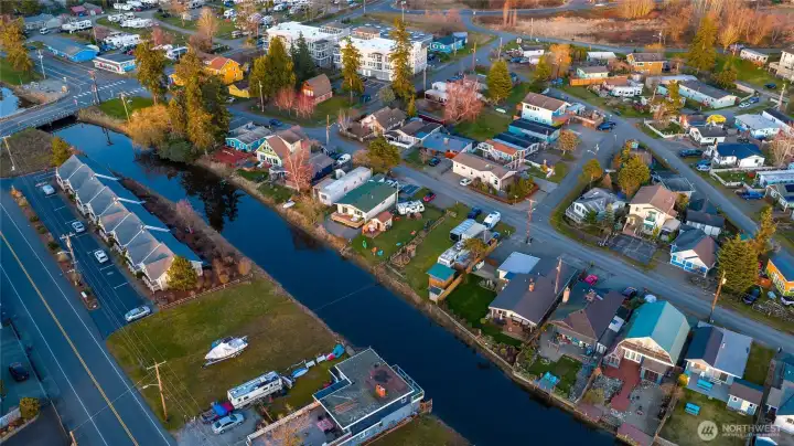 Take a short stroll to the public beach, the new waterfront walking trail, and the lively heart of Birch Bay where you'll find favorite local restaurants, ice cream shops, beach bars, and summer nightlife.