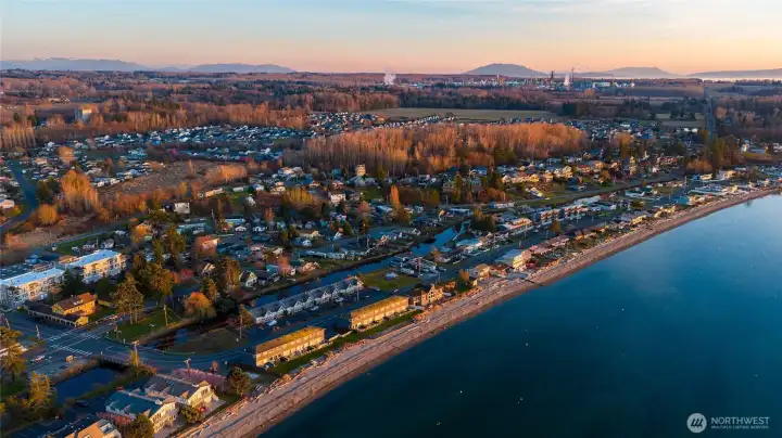 Birch Bay State Park is just minutes away for additional trails, shoreline exploration, and outdoor recreation.