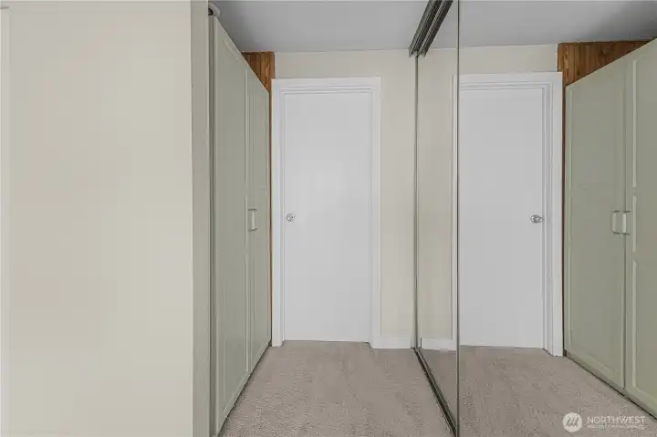 Primary bed with connection to bathroom