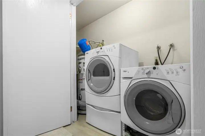 Front door/Laundry Closet