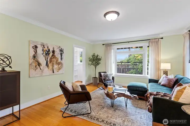 Corner lot light, two wall exposures. The floor plan doesn't force a conversation — it just makes one easy.