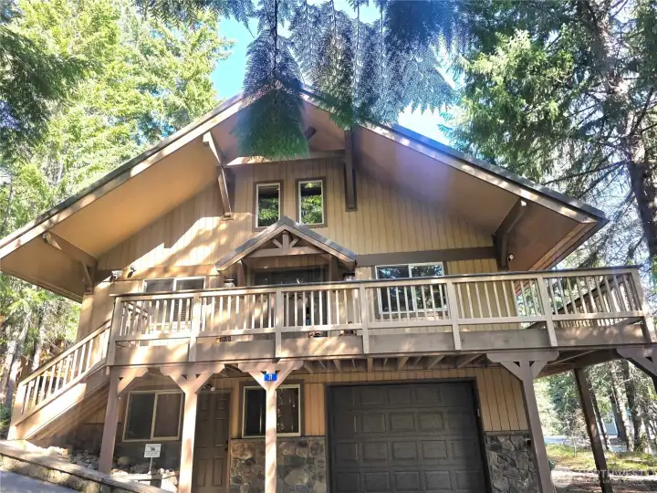 Beautiful cabin, with large deck to enjoy the 4 season in Lake Kachess. Beautiful cabin, with large deck to enjoy the 4 season in Lake Kachess.