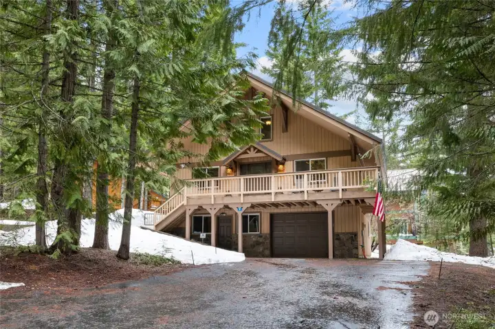 Looks at all the on site parking this great home has.