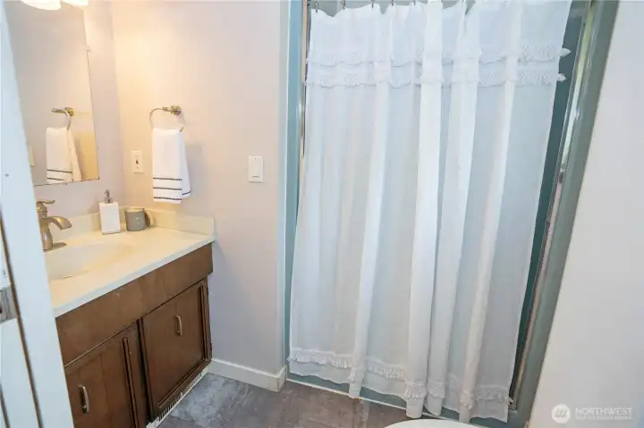 3/4 primary bath 3/4 primary bath