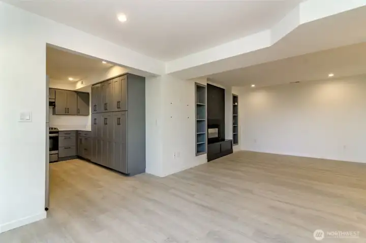 Lower level LVP dining w/LVP flooring