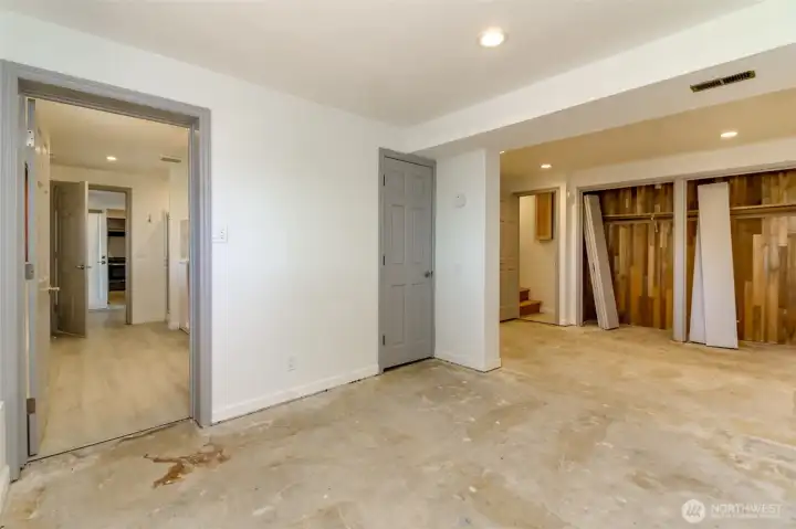 2nd primary bedroom w/cedar closets
