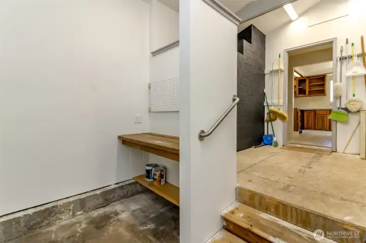 Utility space w/workbench