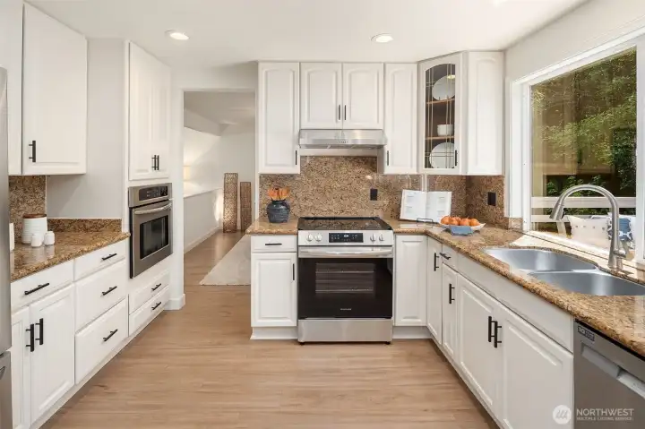 New Frigidaire stainless steel range oven features 5 separate burner elements.