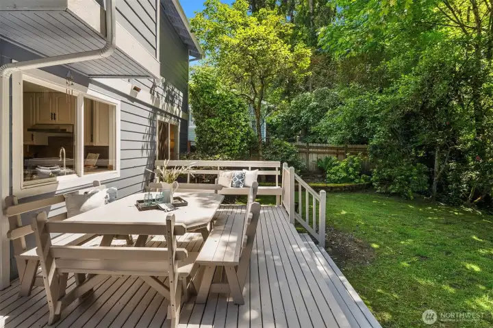 Built-in bench seating, too!