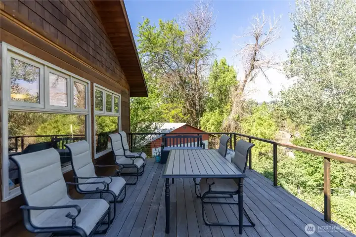 Spacious and well built porch off the kitchen/living area. Spacious and well built porch off the kitchen/living area.
