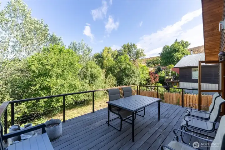 Awesome view over the back yard and the trees along the irrigation ditch. Awesome view over the back yard and the trees along the irrigation ditch.