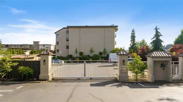 Gated Community with 4 guest parking spots outside gate - 4 guest inside gate