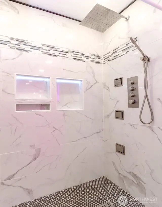 No threshold shower entrance and lighted niches