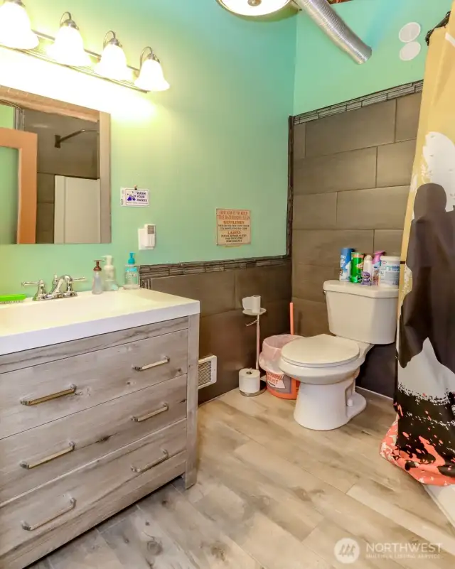 Garage 3/4 bath