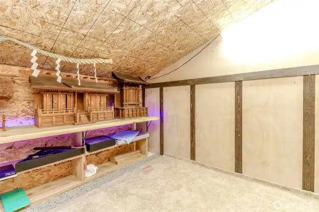 Upper garage office/storage space
