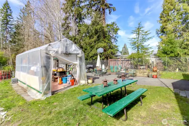 Greenhouse with electrical