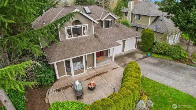 Inside are 4 bedrooms, 4 seperate baths, and a large lower-level rec room that can be converted into an office or media room.