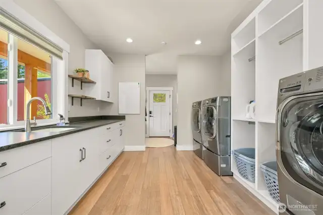 Downstairs laundry/mudroom