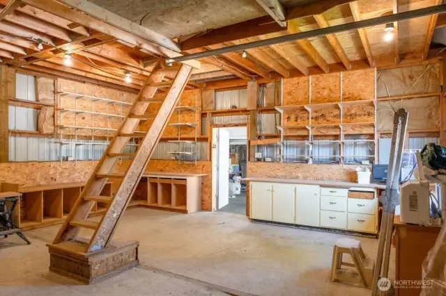 spacious shop with room for vehicle and work space