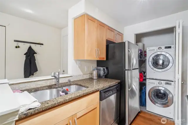 In-unti washer dryer