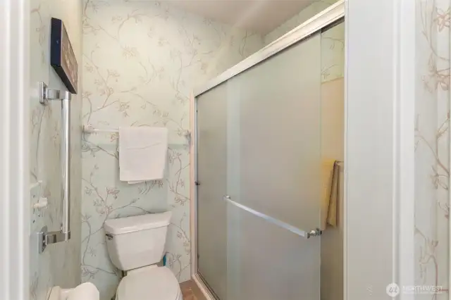 Separate toliet and shower in primary.