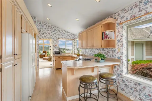 Kitchen with breakfast bar.