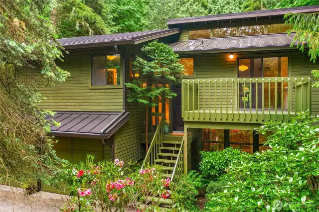 Midcentury Modern nestled within a serene woodland!