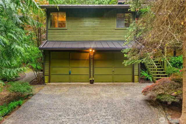 Midcentury Modern nestled within a serene woodland!