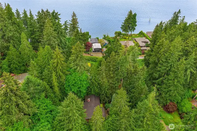 Deeded tidelands/beach access two blocks away