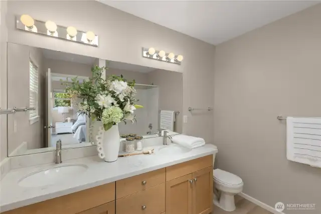 Ensuite bath with dual sinks and updates - New quartz countertops, sinks, faucets, and vinyl flooring!