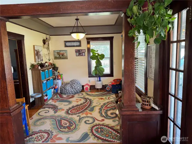 Formal Dining Room/ Bonus Room