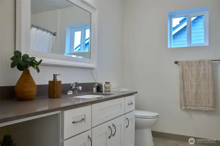 Full bath upstairs with quartz countertops. Staging is removed.