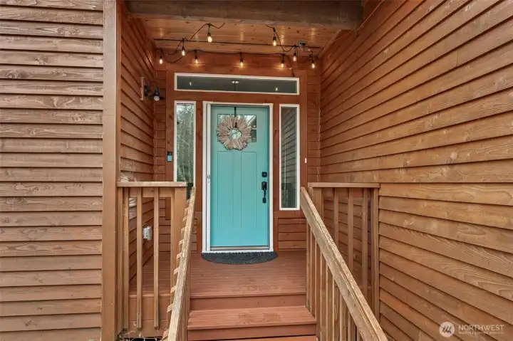 Warm front entrance invites you to come in and enjoy the beach life