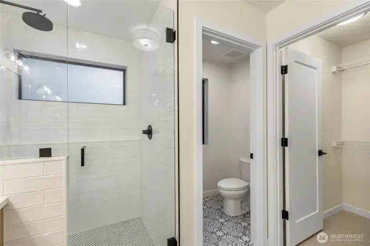 Primary bedroom walk-in closet access through the bathroom.