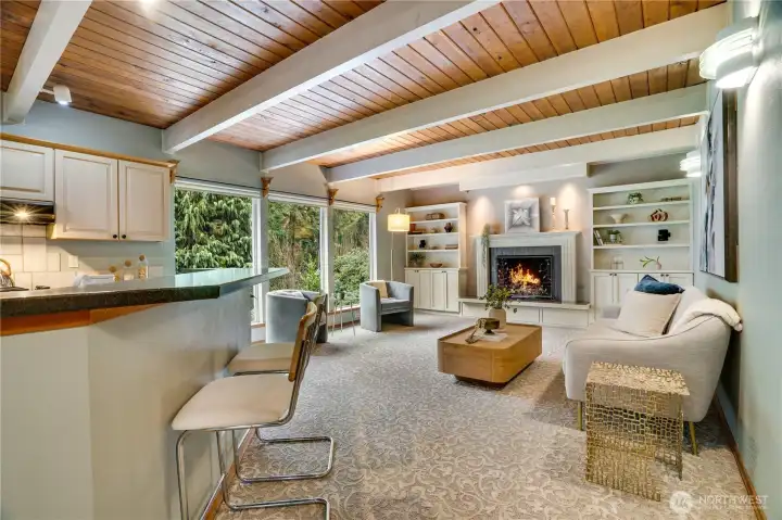 From homework sessions to happy hour, this kitchen bar does it all.