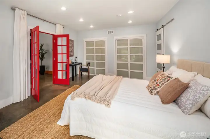 Lower level guest suite