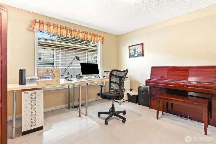 Bonus room:  Den, office, hobby room or family room