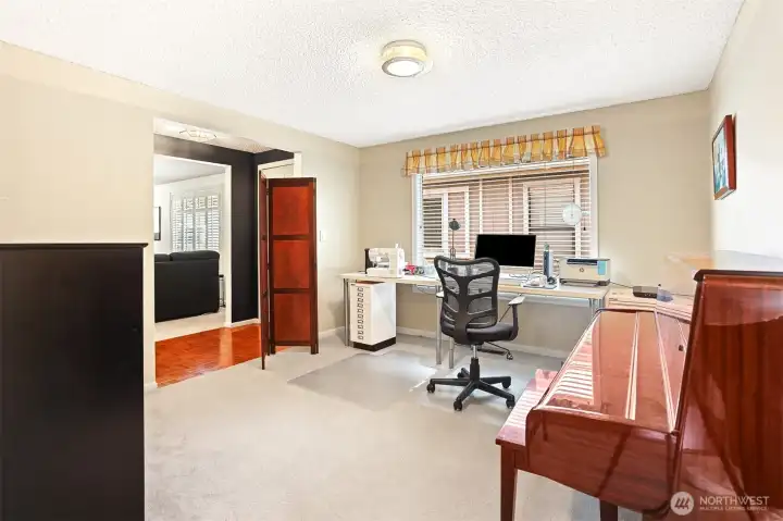 Bonus room:  Den, office, hobby room or family room